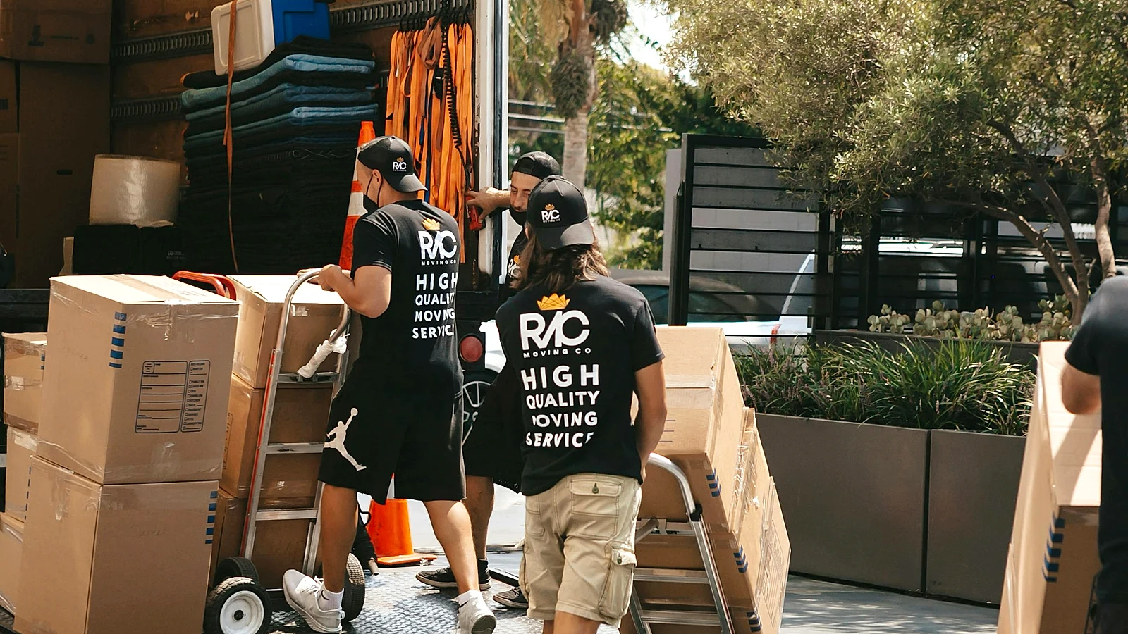 Duba inchisa de 6 tone tip cub folosita pentru transport marfa in Bucuresti, Ilfov si Arges